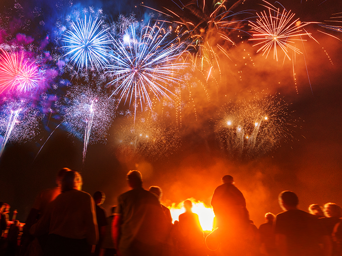 Vers un 1er août sans feux d'artifice à l'avenir ? - RFJ votre radio  régionale